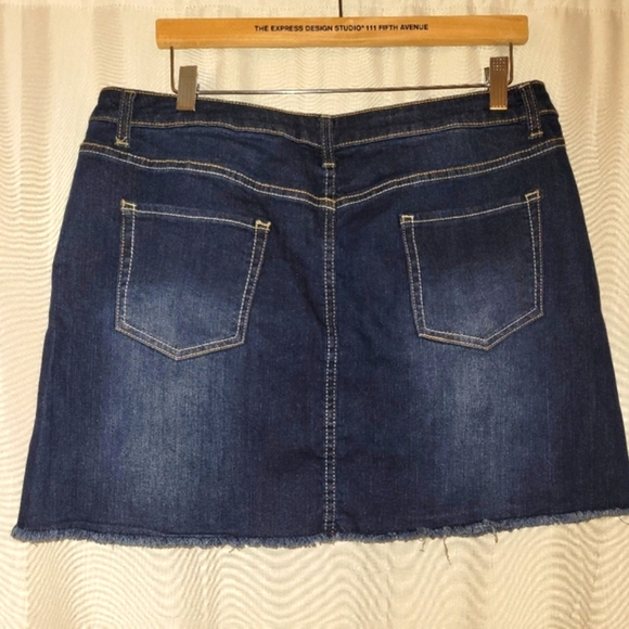 Plus size Jean Skirt - Picture 3 of 4